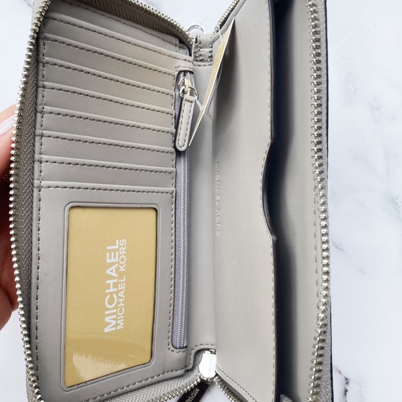 SALE‼️‼️Michael Kors Jet Set Wallet Phone Wristlet - Picture 7 of 8